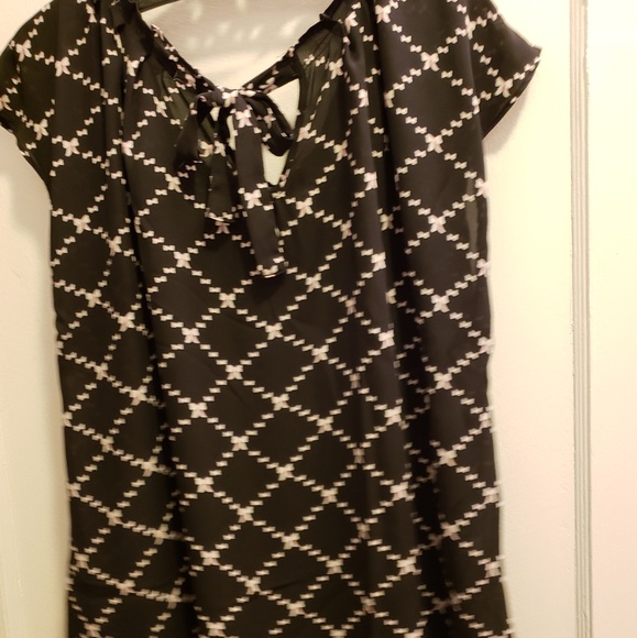 Cap sleeved blouse - Picture 2 of 5